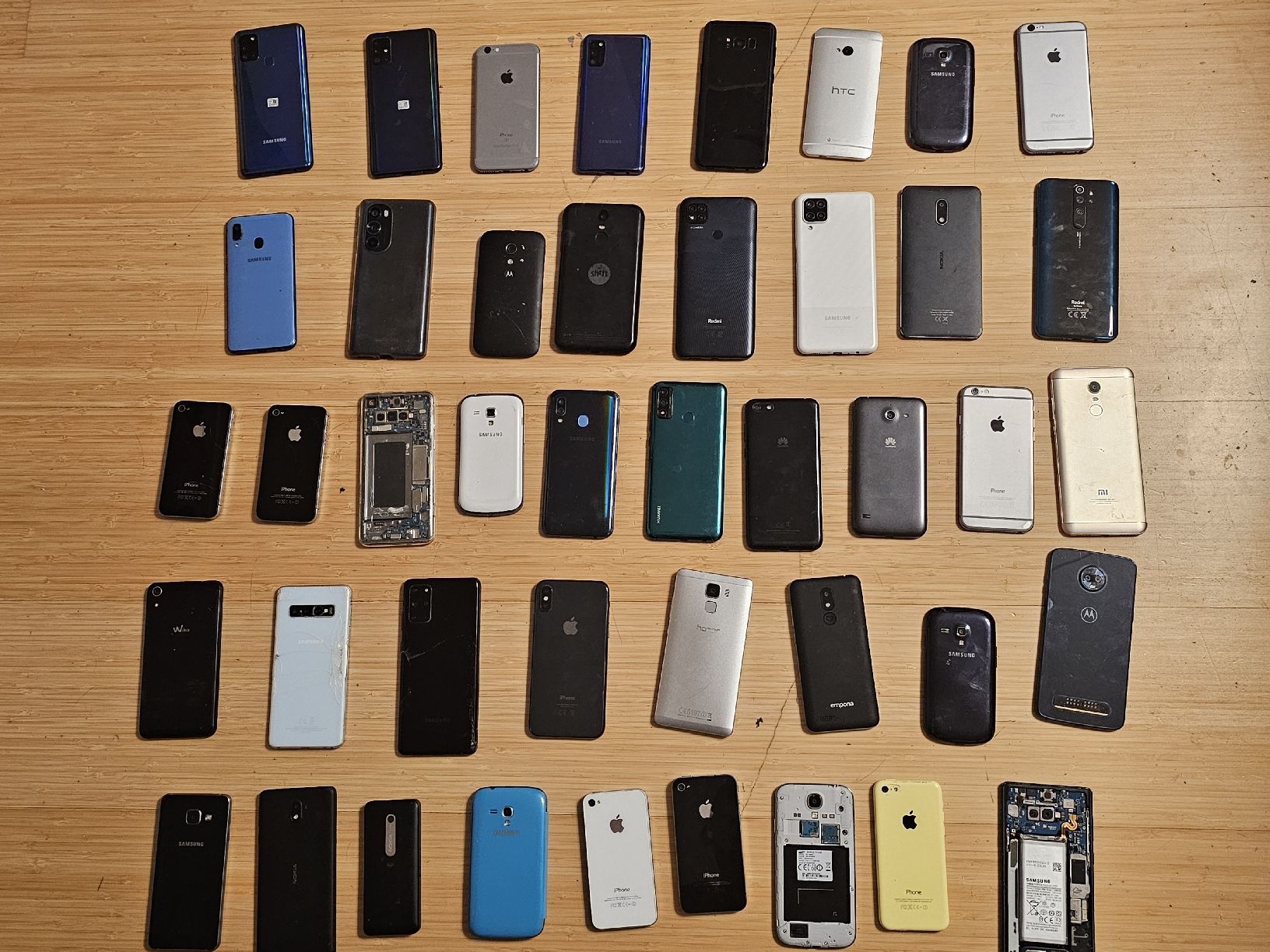 Telefoni: 45 Telefone Kein Einzel verkauf – Usato da Ehrikon venduto da noa_vyp5 1