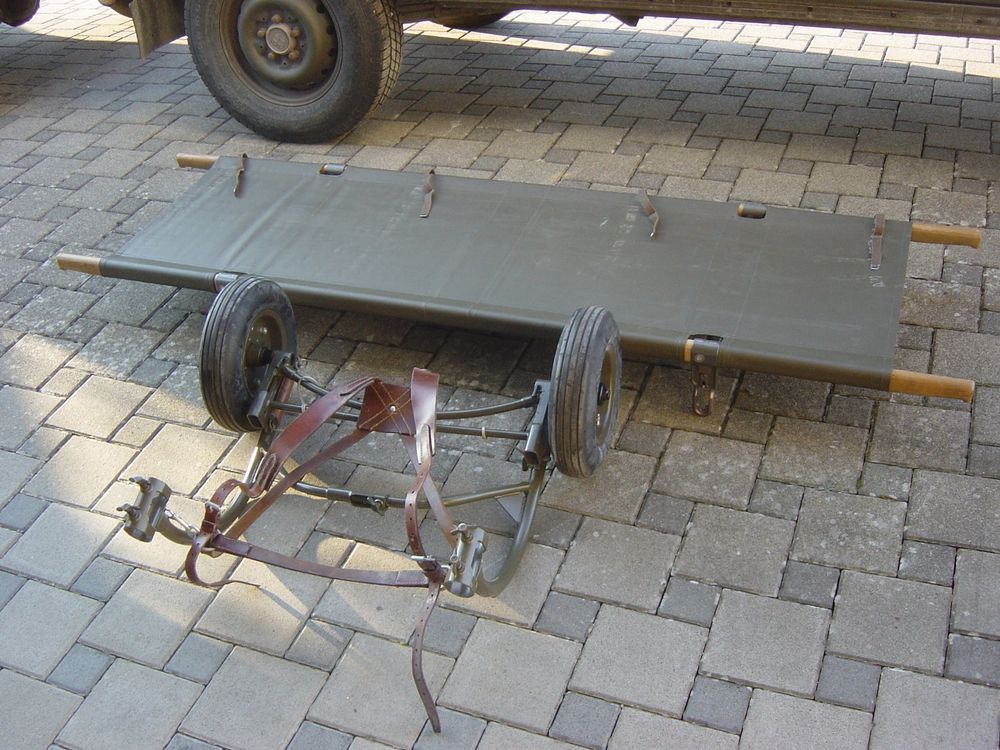 Tragbahre / Sanitätsbahre mit Rollgestell / Schweizer Armee (Gebraucht ...