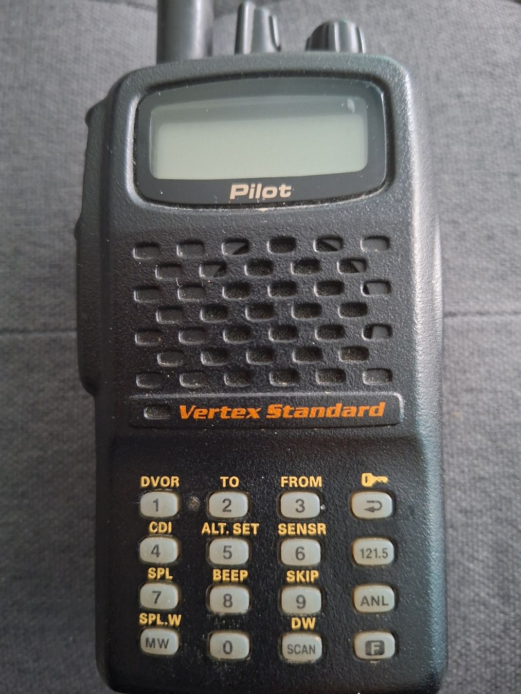 Radiocomunicazione: Vertex Standard Pilot Flugfunkgerät Handfunkgerät schwarz – Usato da Horw venduto da Benny24 2