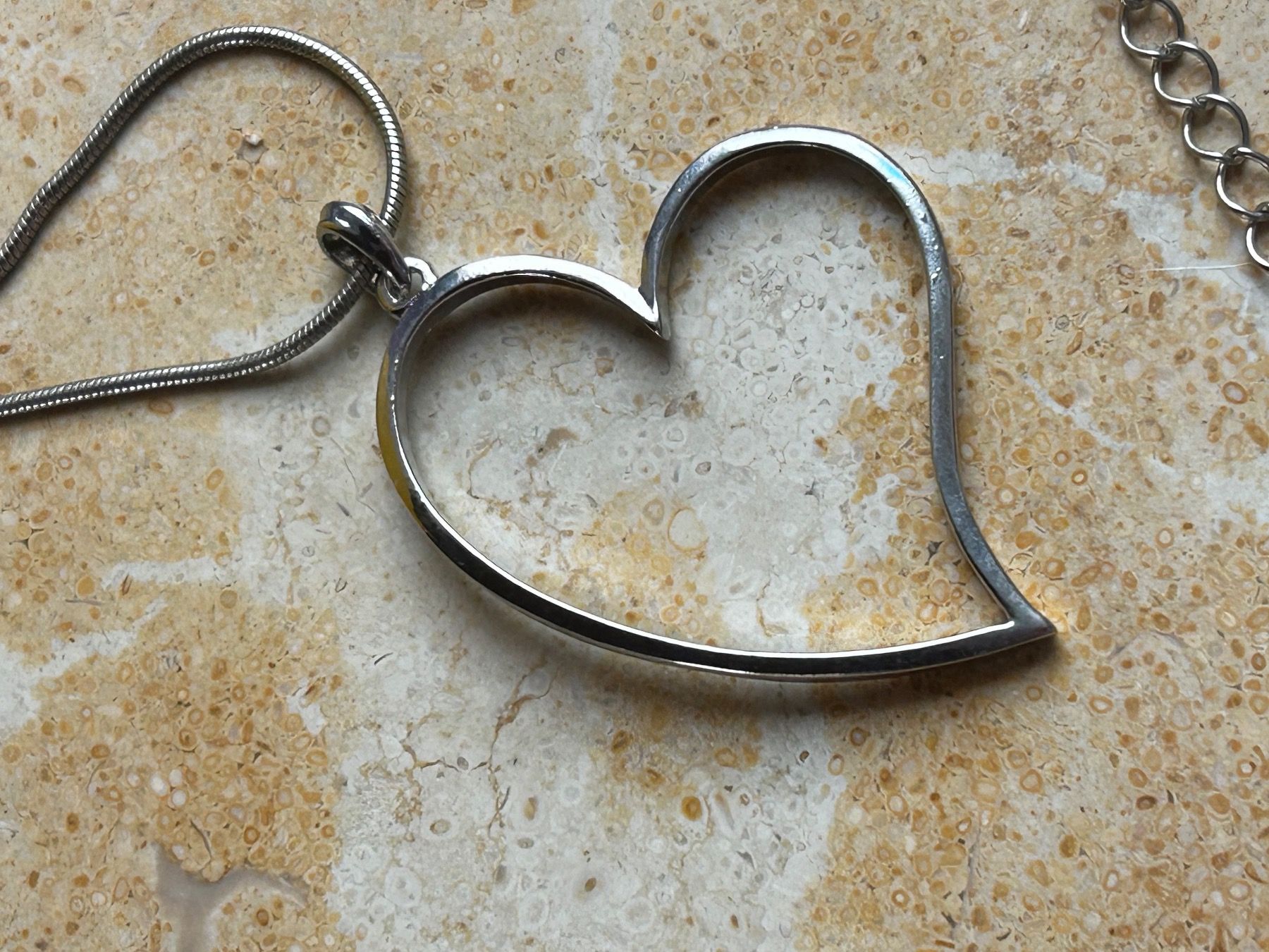 Ketten: Herz-Collier, Schlangen-Kette, Anhänger 40cm – Gebraucht aus Laufen von Bellavitaboom 6