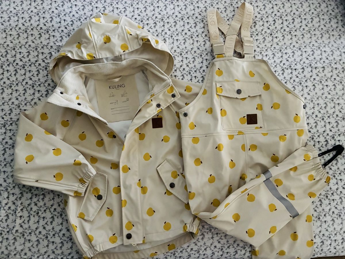 Lotti di vestiti: Kuling Regenjacke & Latzhose Gr. 110/116 – Nuovo (secondo la descrizione) da Scharans venduto da fil_ngr5