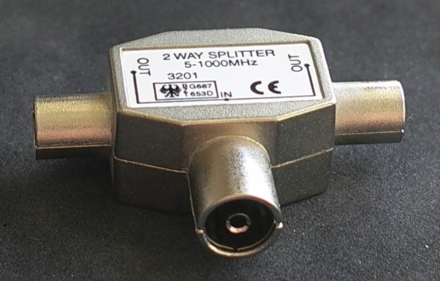 Technique de radiocom: 2-way splitter 5 - 1000MHz – Neuf (Voir description) à Geneve par sebastian01