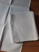 6 anciennes SERVIETTES, en TISSU DAMASSÉ