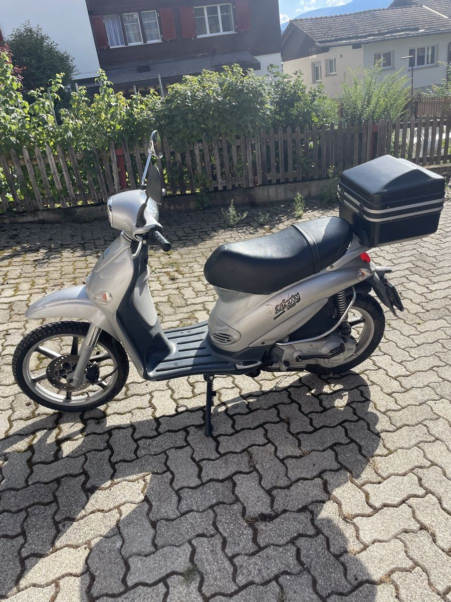 Piaggio Scooters: Vespa Fly – D'occasion à Sedrun par cada72