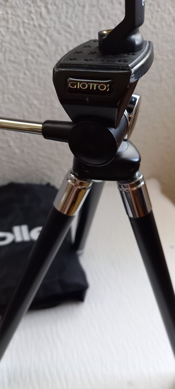 Rollei Treppiedi & Teste: Rollei Mini-Stativ / Tischstativ mit Smartphone-Halterung – Usato da Kriens venduto da Freundundhelfer 1