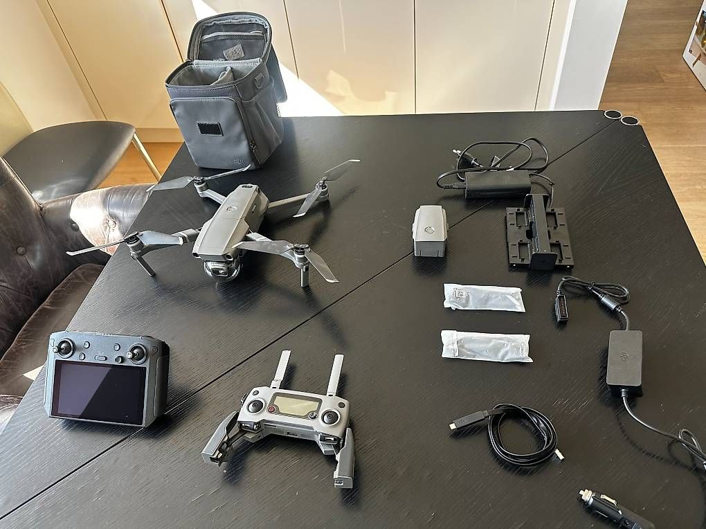 Telecomando: DJi 2 Mavic Set mit extra Smartcontroller – Usato da Zürich venduto da cos_2bsd