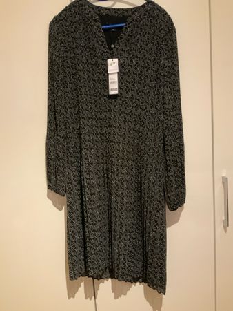 Kleid comma schwarz gemustert Grösse 36/38 neu mit Etikett
