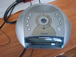 Réveil Grundig SonoClock 620 argenté en bon état