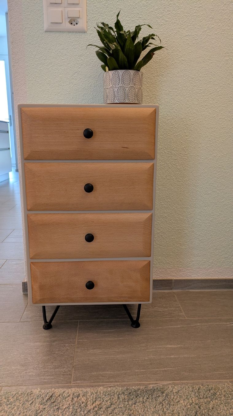 Kommoden: Upcycling Kommode mit vier Schubladen – Gebraucht aus Möhlin von Blunierus 3