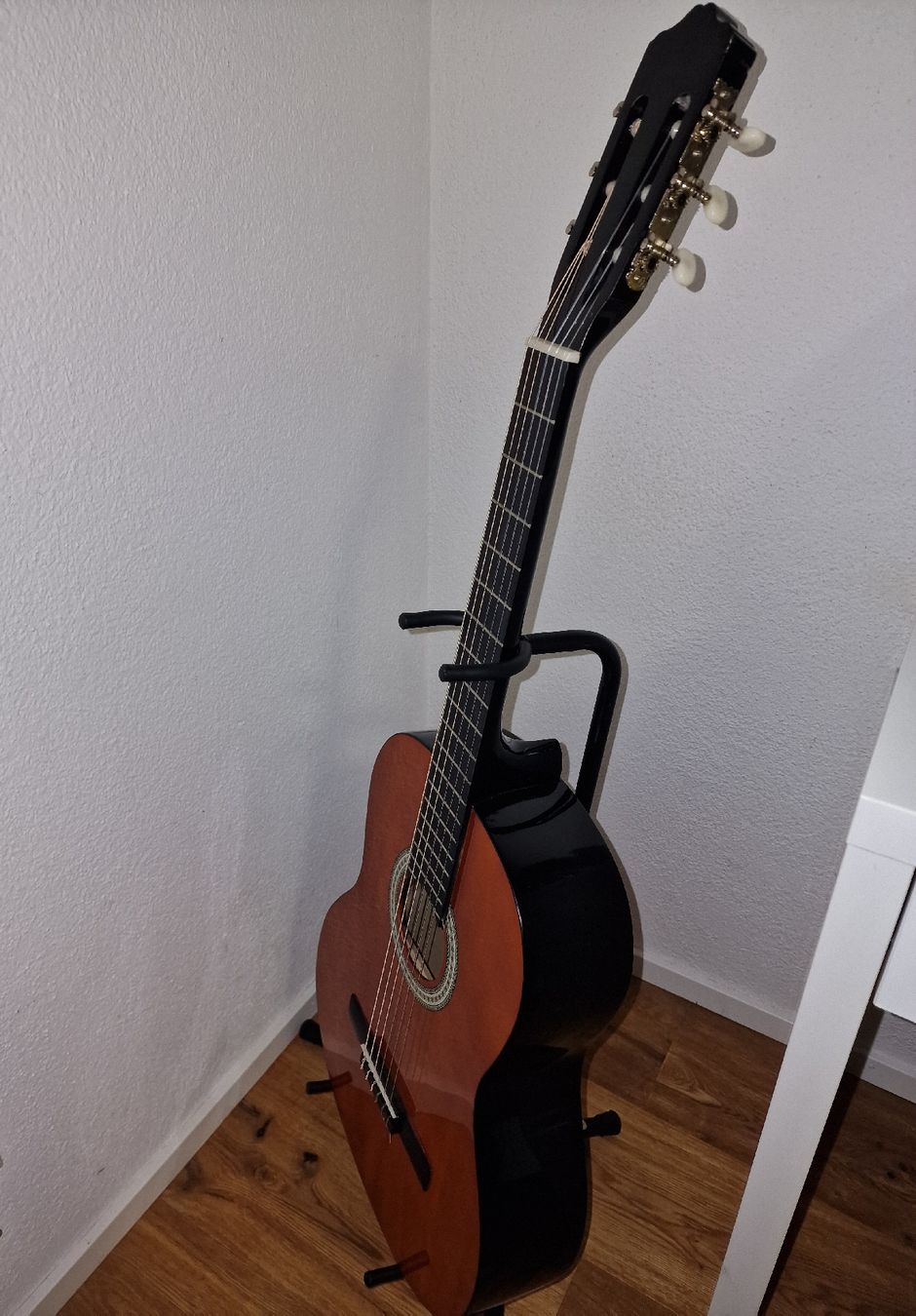 Strumenti musicali: Sheffield Concert Guitar + Ständer – Nuovo (secondo la descrizione) da Oftringen venduto da La_boca_de_la_coca 3
