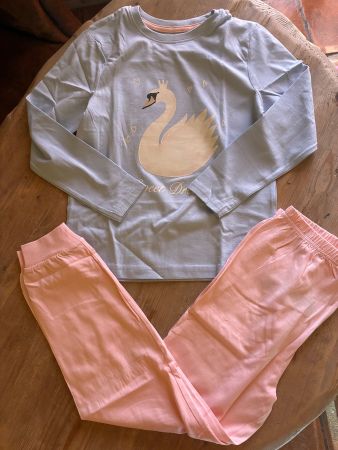Tolles Pyjama Gr. 122, Neu