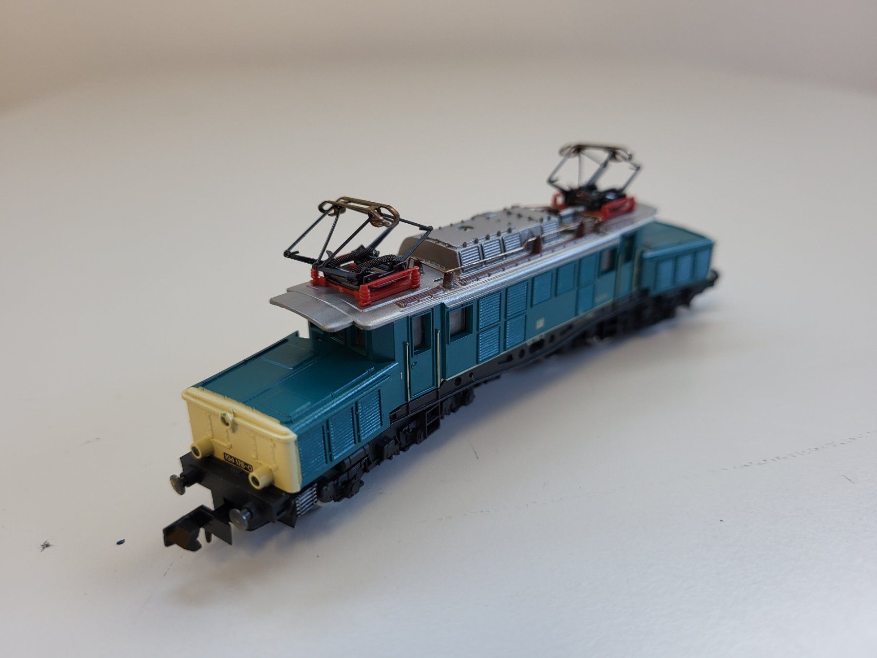 Arnold Modellini di ferrovie: Arnold 2311 ''Krokodil'' 194 178-0 DB – Usato da Brügg BE venduto da POU-BELLE 4