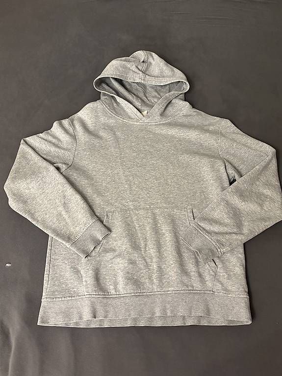 H&M Pullover & Sweatshirts: Grauer Kaputzenpullover – Gebraucht aus Lenk im Simmental von niczbaeren