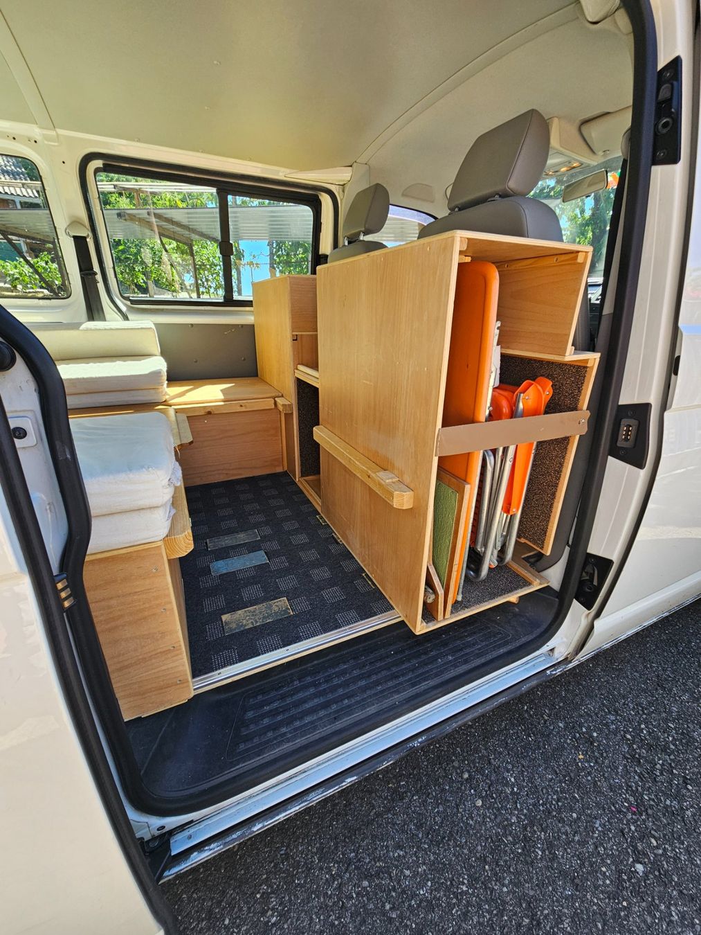 Mobilhome: Wohnmobil Einbau VW T5 langer Radstand – Gebraucht aus Greifensee von Bizzen 2