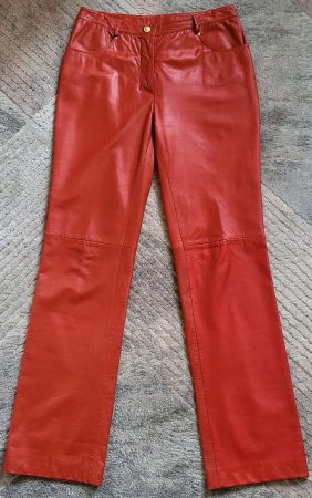 Pantalon en cuir rouge Versace Jeans Couture, taille S.