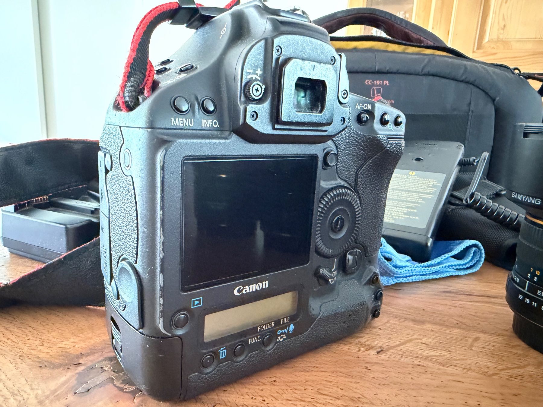 Canon Appareil photo: CANON EOS EOS-1D X MARK IV FULL SET – D'occasion à Männedorf par swissprofi 1