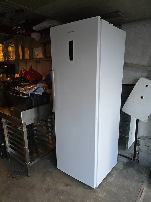 Gefrierschrank:  Gefrierschrank Kibernetik FSP  274 Liter No Frost – Gebraucht aus Niederuzwil von jolaki67