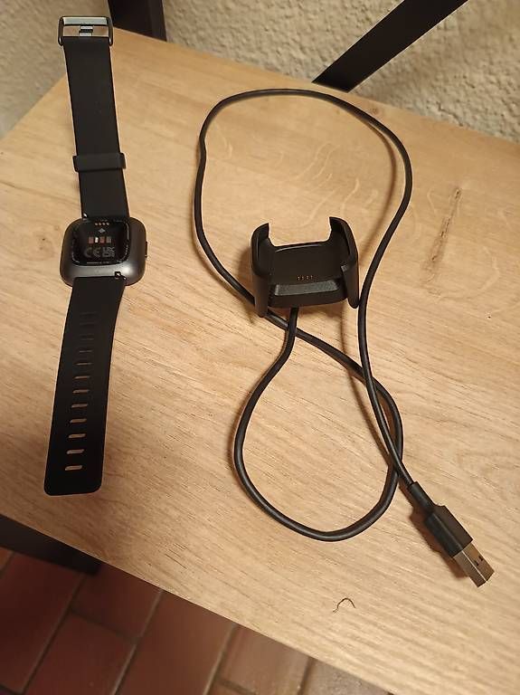 Smartwatch: Fitbit Versa 2 inkl. Ladegerät – Gebraucht aus Olten von Slaven_Todorovic 1