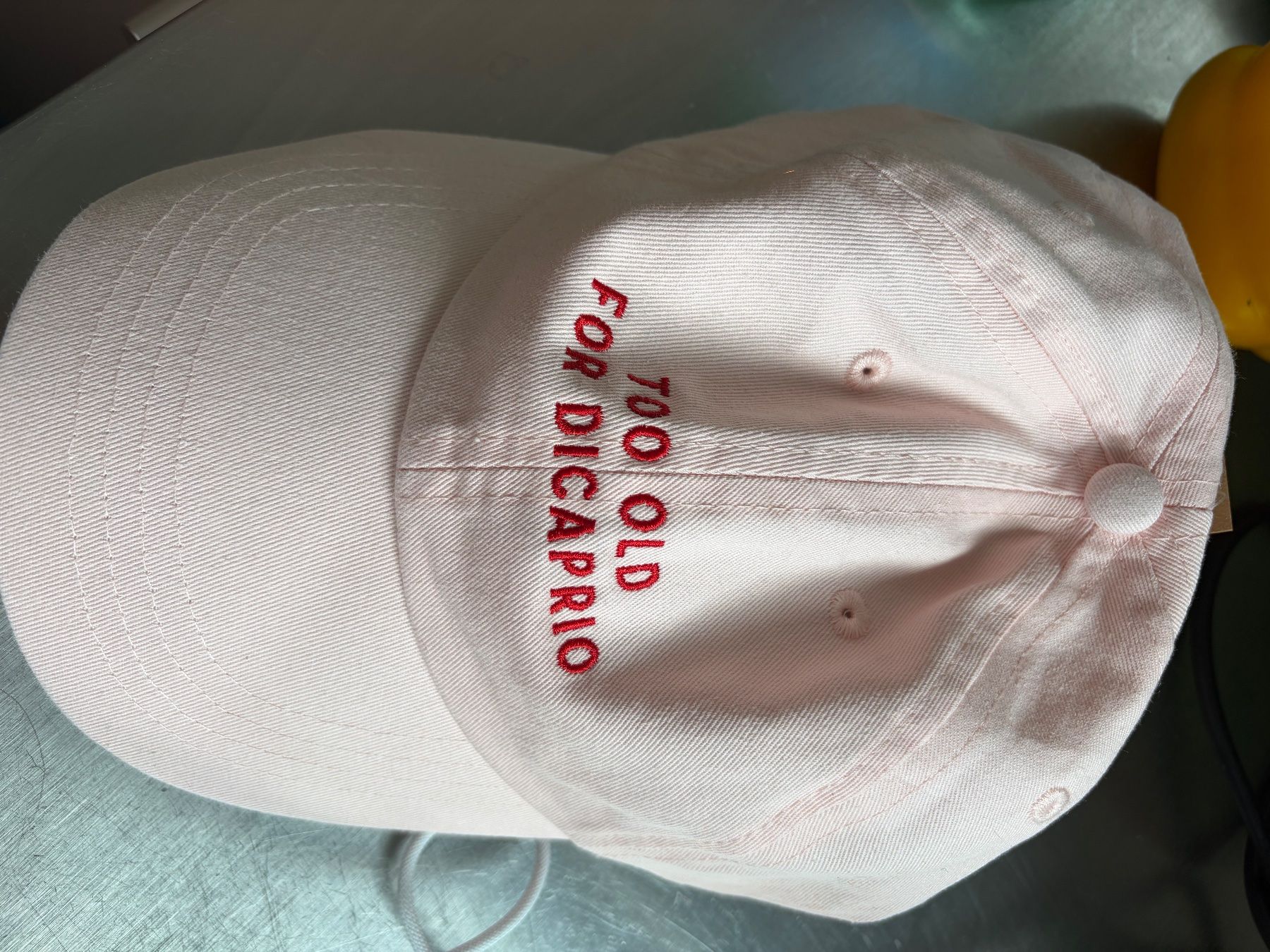 Altro in  Abbigliamento & Accessori: Trendige Beechfield Cap "Too Old For DiCaprio" - Neu! – Nuovo e nell'imballaggio originale da Zumikon venduto da Stefan3535