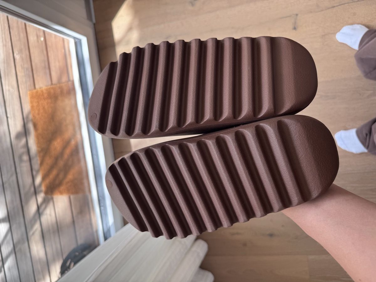 Adidas Chaussures hommes: Yeezy slide flax 46 – Neuf avec emballage d'origine à Münchenbuchsee par Leda53 2