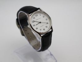 Neuwertige Uhr  (Läuft mit Garantie)