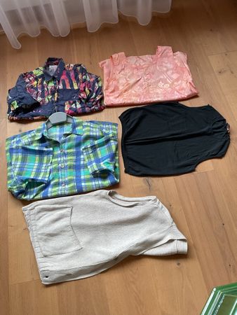 Vier Kurzarmblusen ein Gilet zwei ärmellose Shirt Gr.38