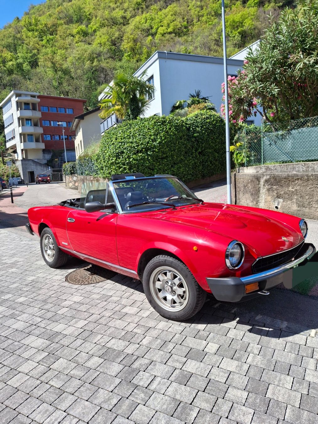 Fiat Automobili: Fiat 124 Spider rossa . Auto d'epoca – Usato da Melide venduto da Mariofan 1