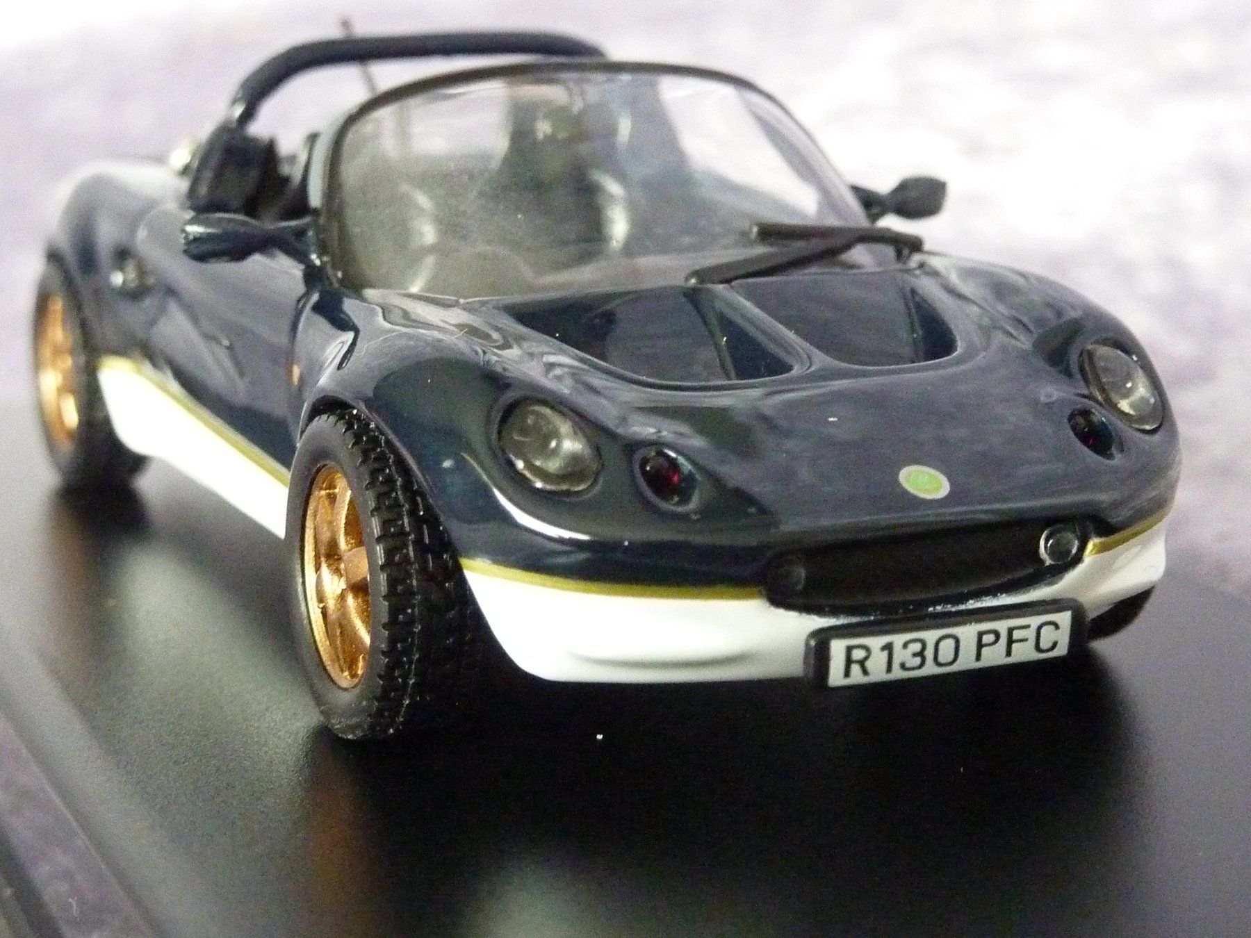 Lotus Modellini d'auto: Lotus Elise dunkelblau  1:43 – Nuovo e nell'imballaggio originale da Dürrenäsch venduto da modellautos4you 5