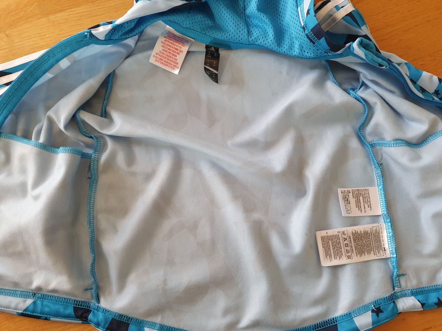 Adidas Giacche & Cappotti: Trainerjacke Adidas Grösse 98 – Nuovo (secondo la descrizione) da Rickenbach SO venduto da S.u.n.s.h.i.n.e.83 4