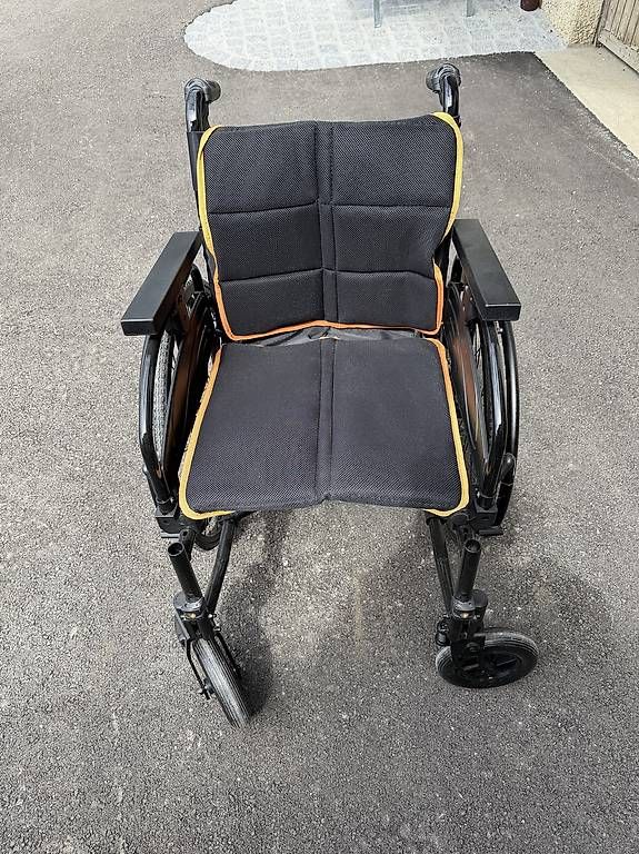 Chaises roulantes: Rollstuhl Tiger Neuwertig – D'occasion à Herdern par Bettina_st 2