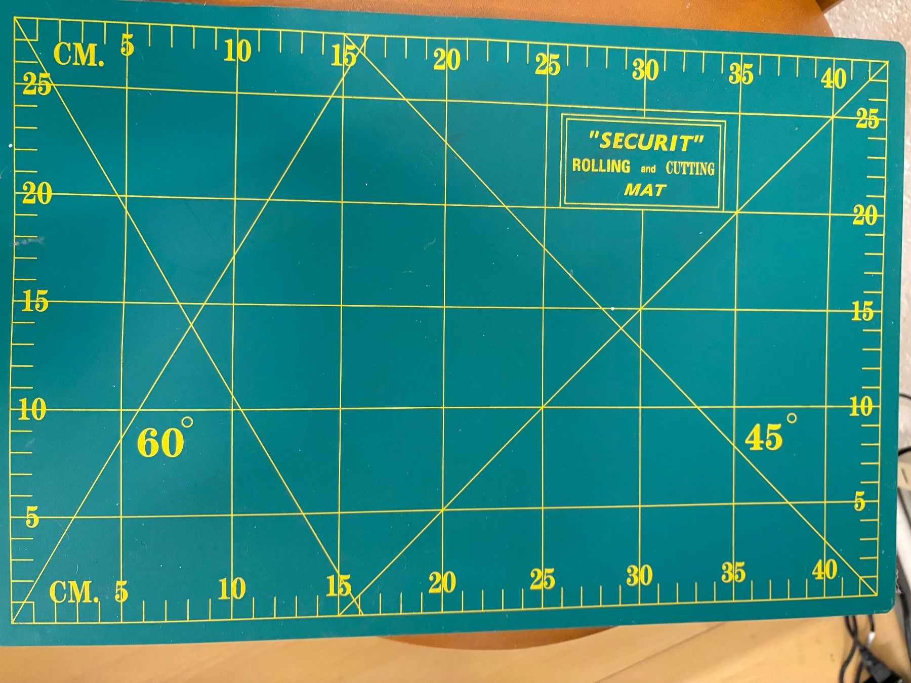 Sonstiges Schreiben & Zeichnen: Rolling und Cutting Mat - 45 x 30 cm gross - neu – Neu (gemäss Beschreibung) aus Lausen von Zotty1