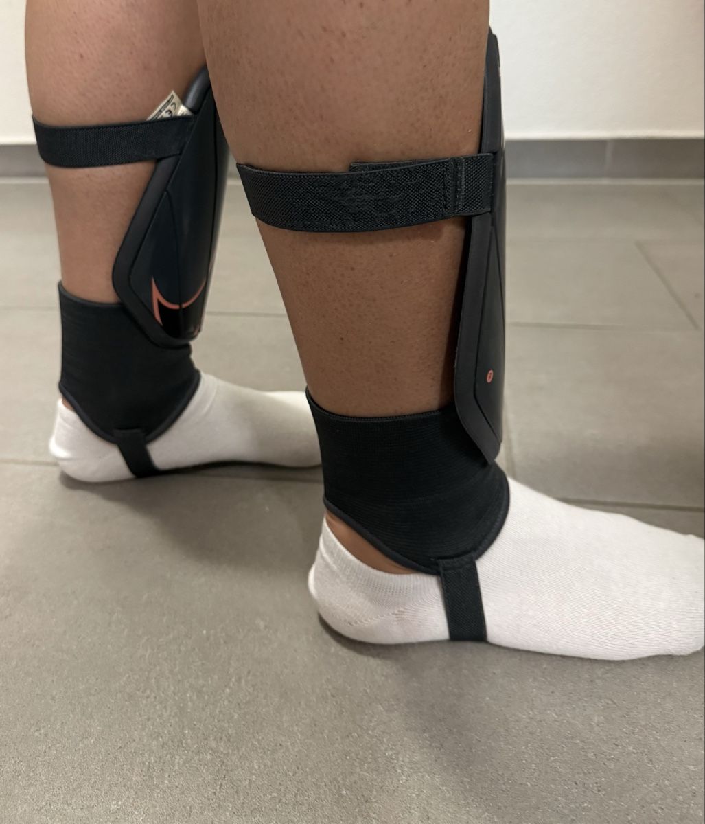 Nike Protezioni & Imbottiture: Protège-tibias Nike Charge – Nuovo (secondo la descrizione) da Saxon venduto da jojokissme2002 2