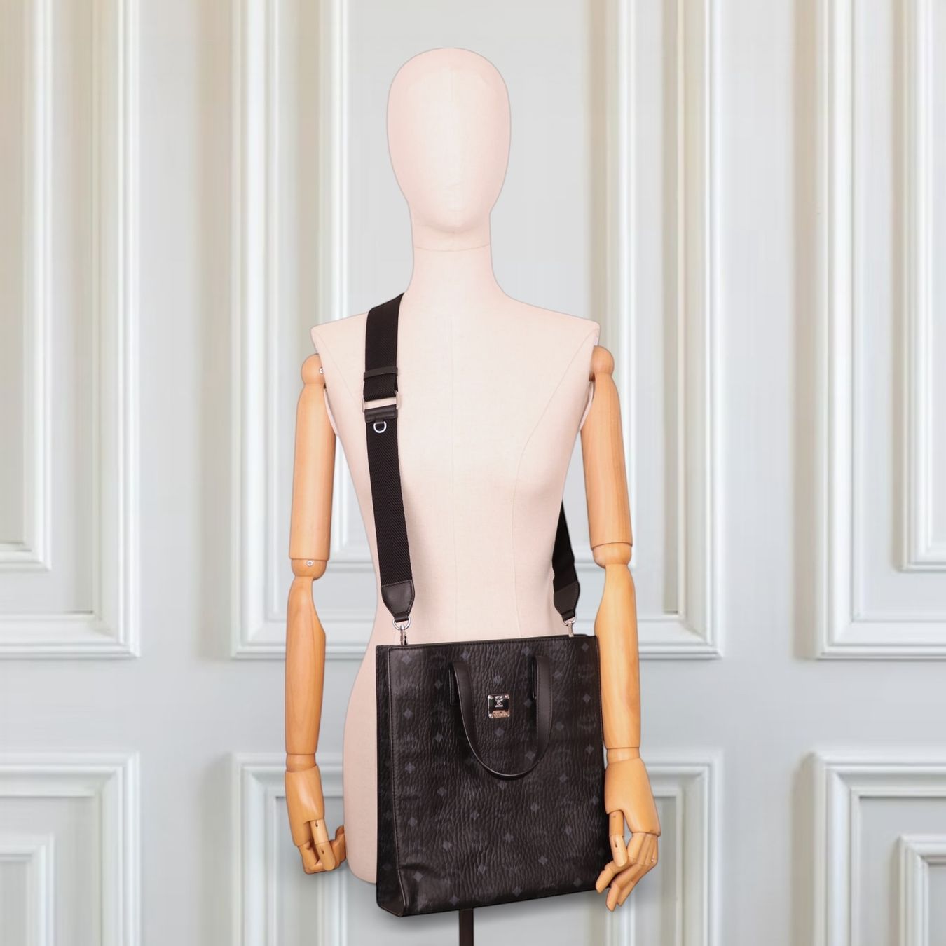 Mcm Borse: MCM Small Aren Two-way Visetos schwarz – Usato da Binningen venduto da Designerlabels 2