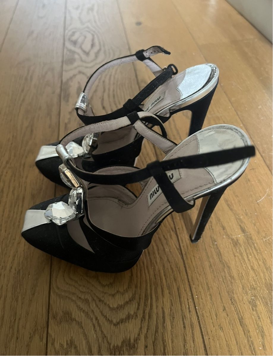 Miu Miu Damenschuhe: Miu Miu Satin Crystal High Heels – Gebraucht aus Horgen von susu6969 1