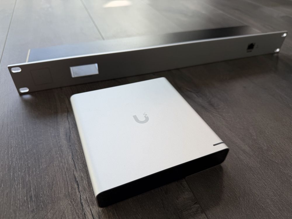 Ubiquiti Cloud Key Plus SSD inkl. Rack Mount (Gebraucht) in Trimstein ...