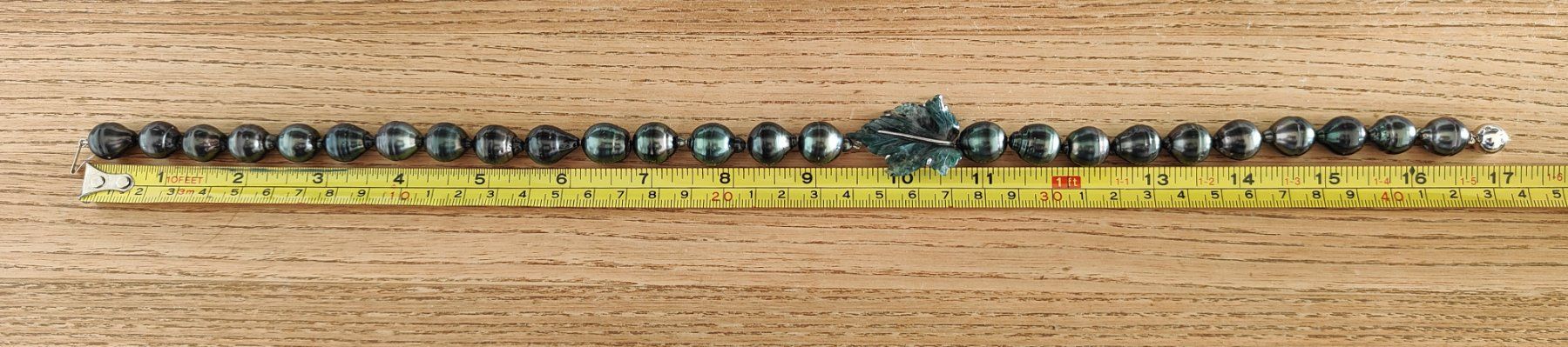 Ketten: Tahitiperlen Collier mit Moosachat Blatt , barocken Perlen – Neu und originalverpackt aus Rümlang von 21f 4