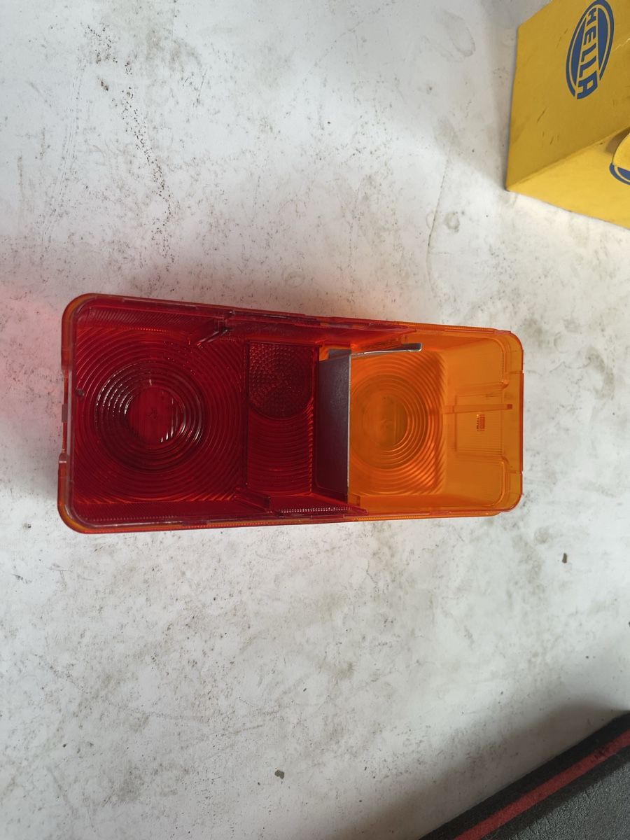 Accessori per altri veicoli: Lichtscheibe Heckleuchte Hella – Usato da Altbüron venduto da Garage-Bulak 2