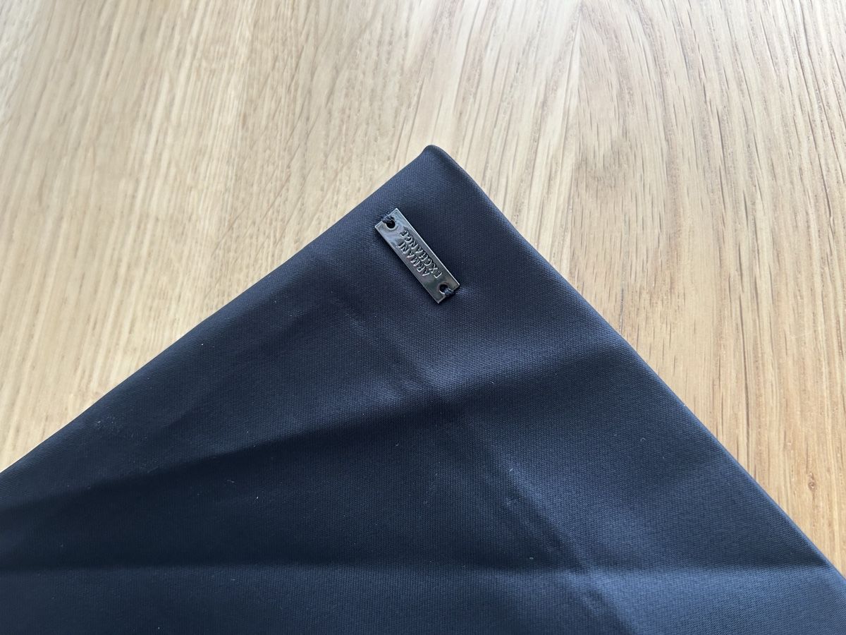 Armani Vestiti: Armani One shoulder satin Kleid Gr. 40-42 – Usato da Tübach venduto da Laba1990 2