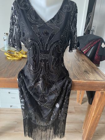 Robe style Charleston noire avec perles et frange XL .lisez