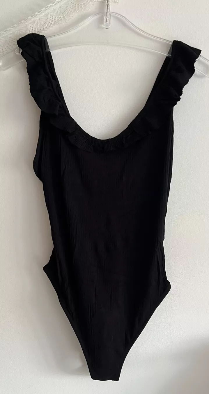 Pull&Bear Top: Schwarzer Body mit Rüschen – Nuovo (secondo la descrizione) da Tagelswangen venduto da fireiceprincess 1
