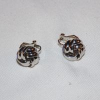 Clips d'oreilles vintage couleur argent - Élégantes!