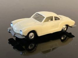 EKO VW Karmann Ghia Coupe creme 1:86 (Made in Spain)