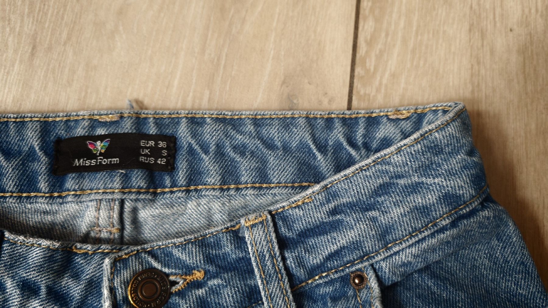 Jeans: short jeans coupe large 36 – D'occasion à Leytron par SoniaGreen 1