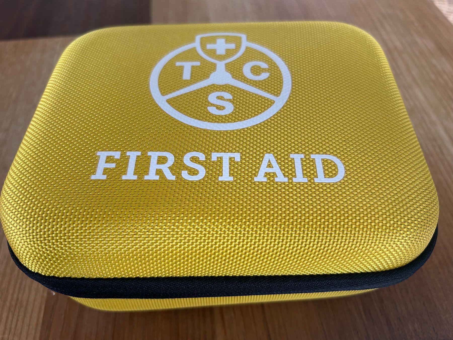Kit di pronto soccorso: TCS - kompaktes Reise First Aid Set – Nuovo e nell'imballaggio originale da Hugelshofen venduto da fulton7 1