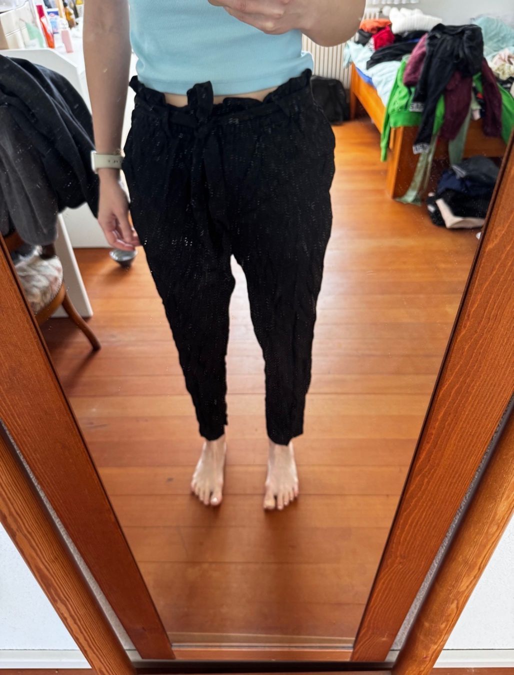 H&M Pantaloni: SCHWARZE STOFFHOSE ZUM BINDEN H&M – Usato da Bern venduto da NineJean