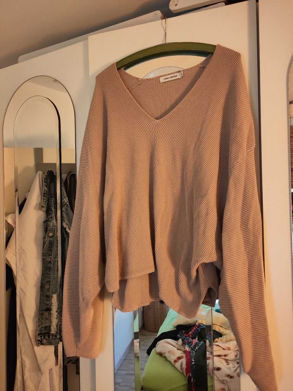 Maglioni & Felpe: Herbstlicher Strickpullover Gr. M, beige, V-Ausschnitt – Usato da Dübendorf venduto da Cocochala8