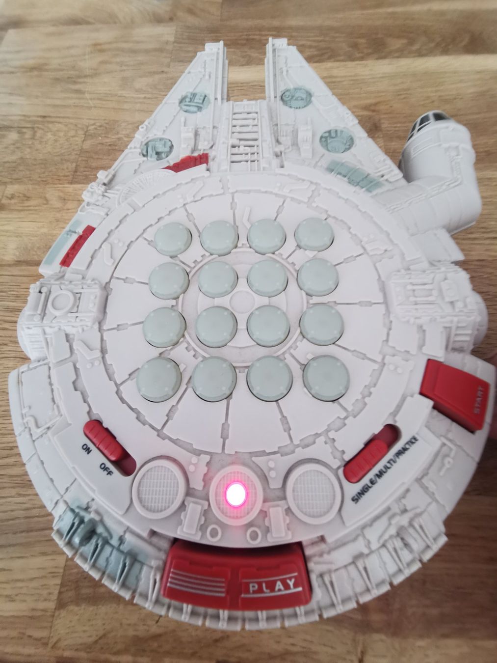 Star Wars Spielzeuge: Star Wars 1997er Millennium Falcon – Gebraucht aus St.Gallen von 55232 3
