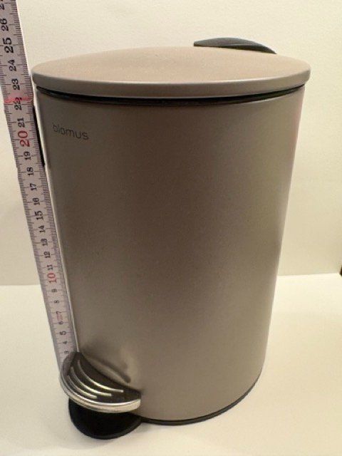 Blomus Cestini per rifiuti: Blomus Treteimer mit Deckel beige neuwertig – Usato da Basel venduto da dav_b5gb 2