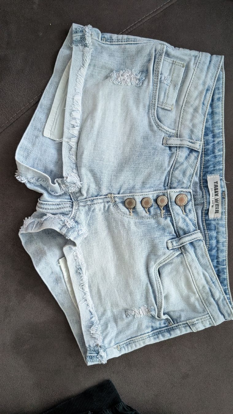 Tally Weijl Jupes: Jeans Shorts Tally Weijl hellblau Grösse S – D'occasion à Landquart par raa_g5ms