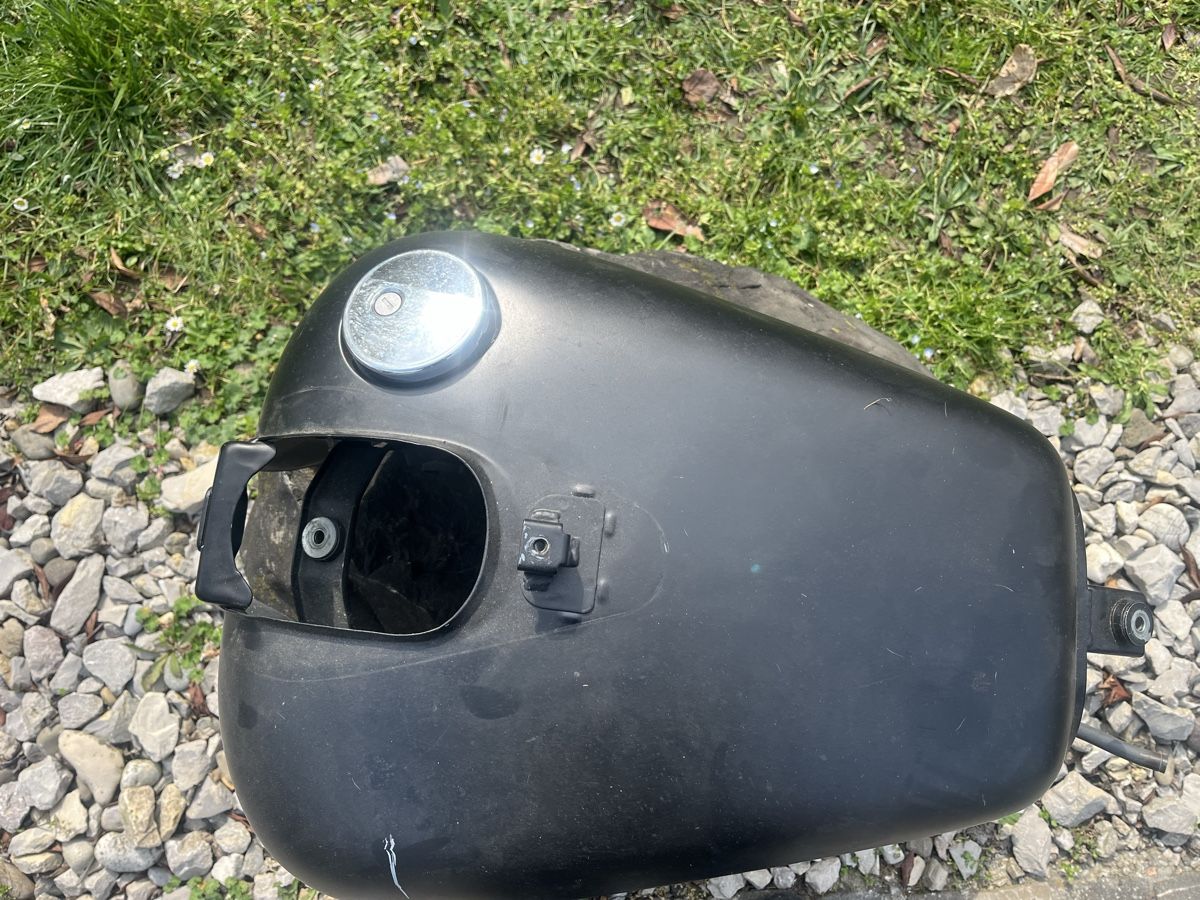 Kawasaki Tutti i ricambio per moto: Kawasaki Vn 800A Tank – Usato da Basel venduto da Bobthebobber 1